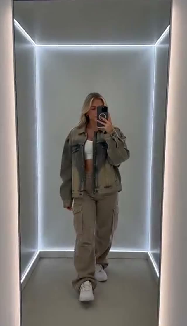 AI Mirror Selfie Video Generator: A Fit-Check Clip from Any Photo — Trendy example